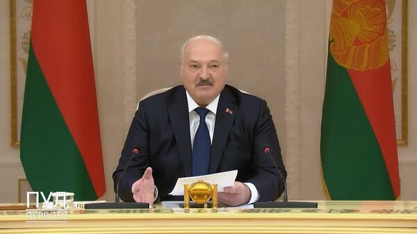 Лукашенко: через Украину всех нас втягивают в третью мировую войну ― видео - Sputnik Беларусь