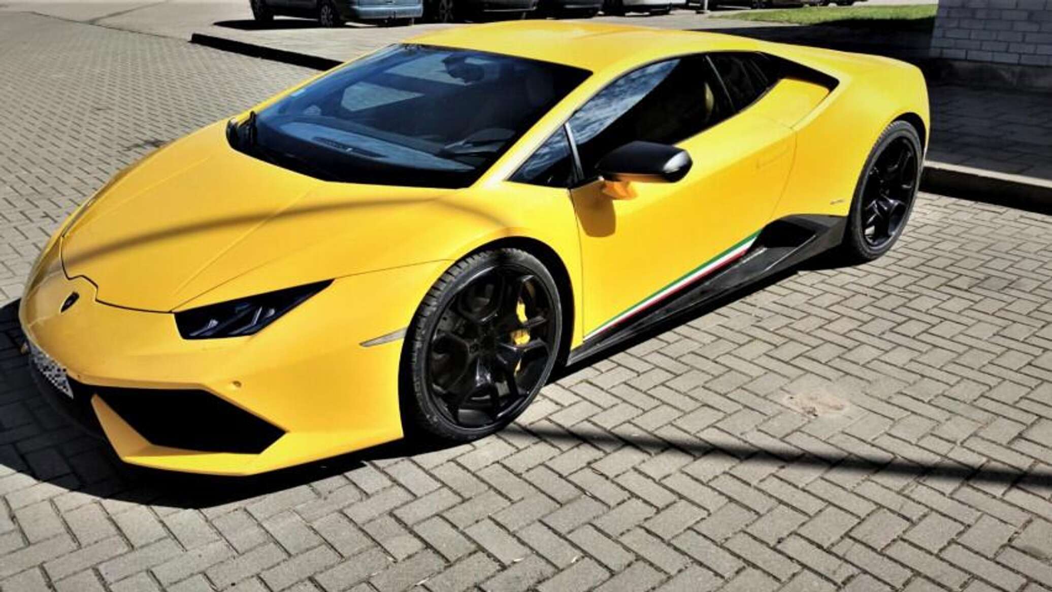 Литовский пенсионер пытался перегнать в Беларусь дорогой Lamborghini -  21.04.2023, Sputnik Беларусь