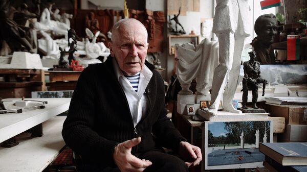 Белорусский скульптор и архитектор Валентин Занкович в своей мастерской - Sputnik Беларусь
