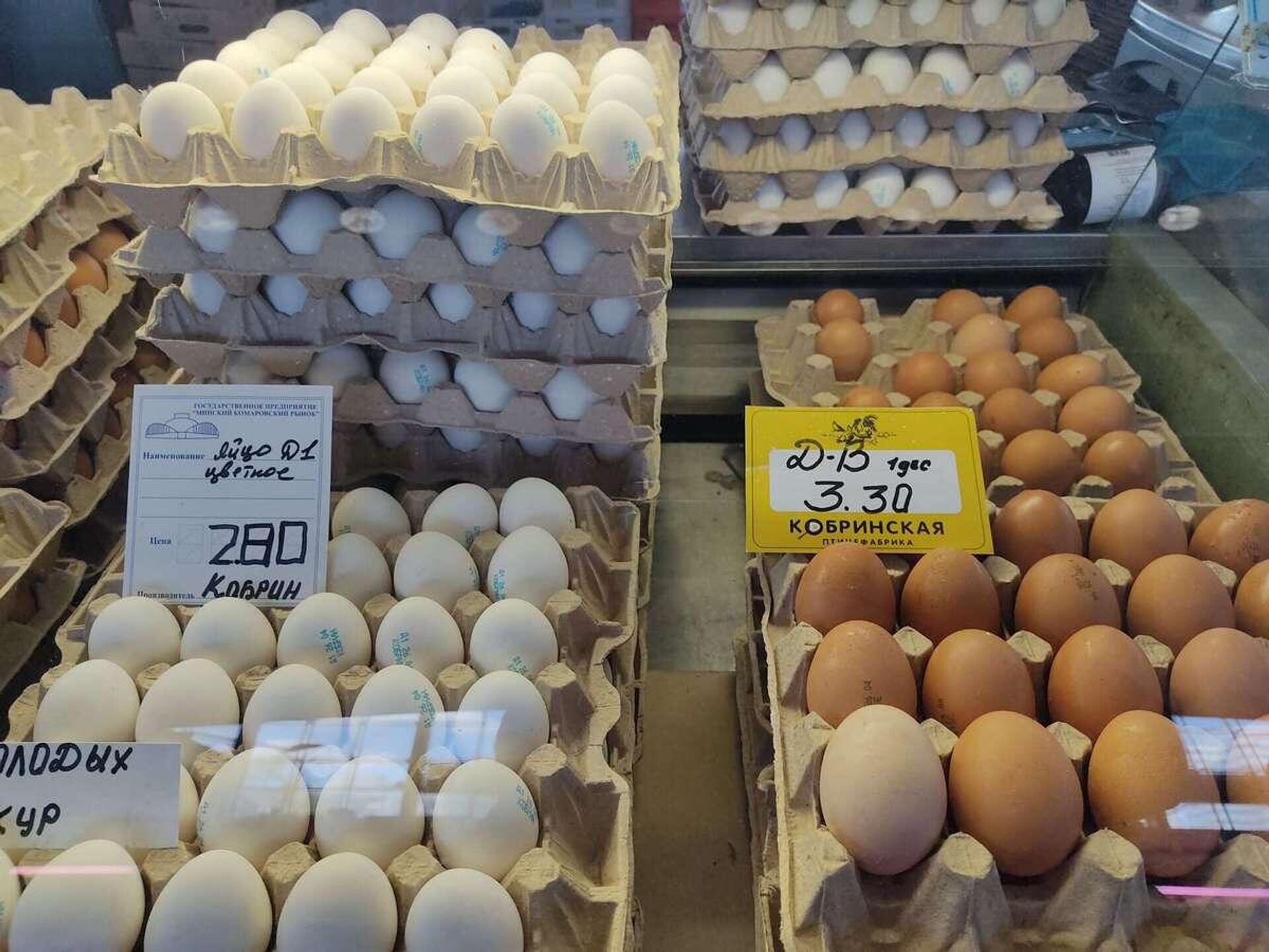 Купить яйца в белоруссии. Дорогие яйца в магазине. Яйца куриные 30 рублей. Сколько стоит 10 яиц. Сколько стоит 3 яйца.