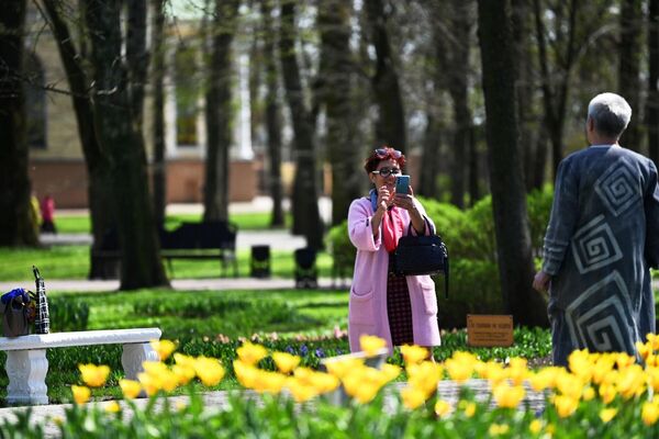 Ландшафтные дизайнеры парка стремятся максимально увеличить продолжительность цветения. - Sputnik Беларусь