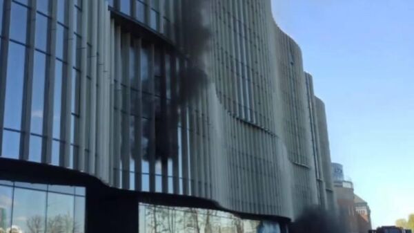 Пожар в строящемся здании на пр. Победителей в Минске 1 мая 2023 года - Sputnik Беларусь