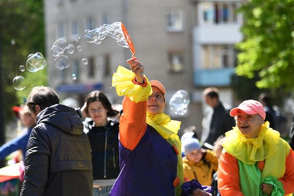 Как и в предыдущие годы, открытие сезона фонтанов в Гомеле стало настоящим праздником для его жителей и гостей. - Sputnik Беларусь