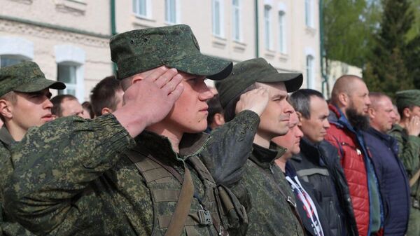 Военнообязанные, принимающие участие в проверке боевой готовности Вооруженных Сил Республики Беларусь, начинают отправляться домой - Sputnik Беларусь