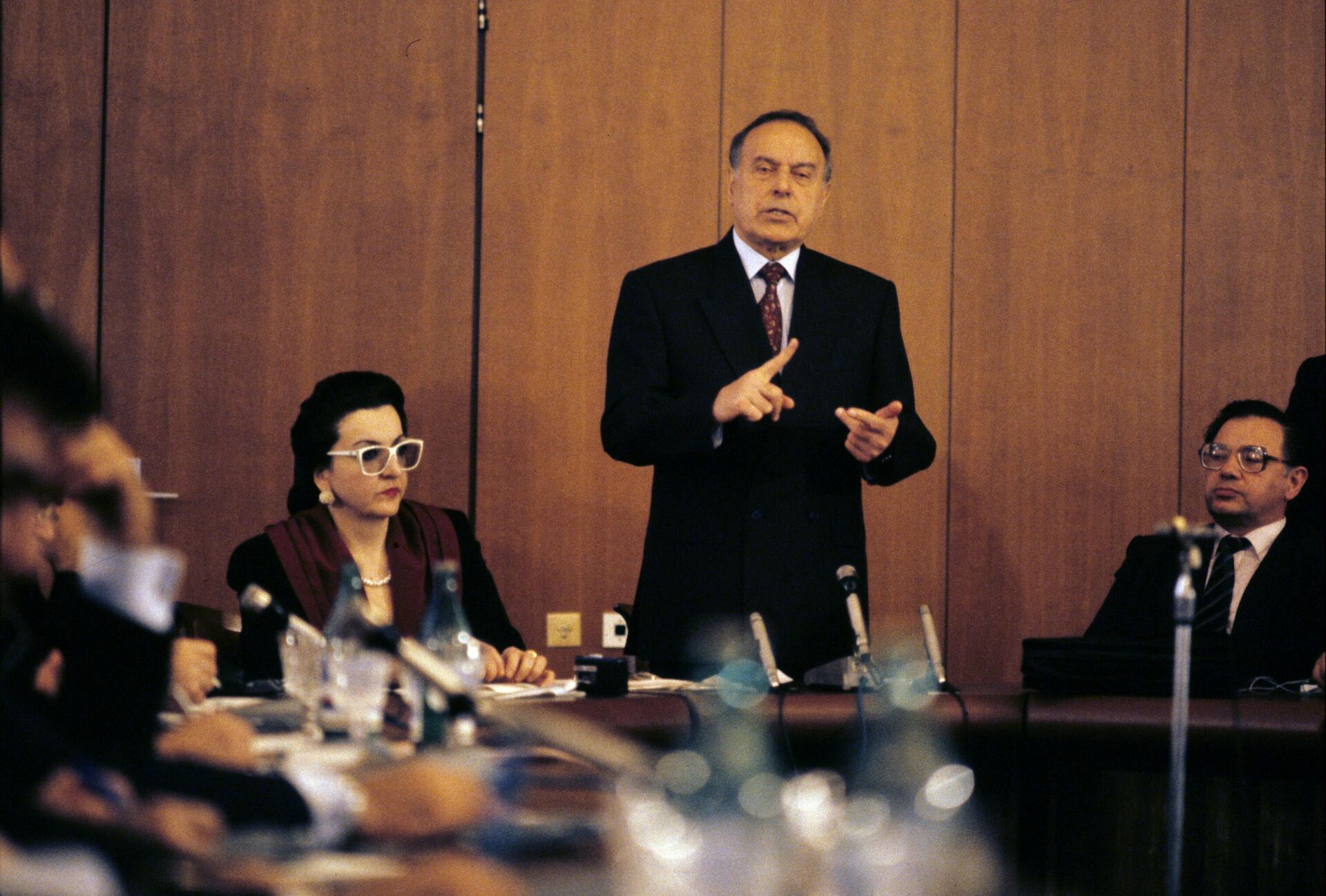 Гейдар Алиев во время пресс-конференции накануне президентских выборов. 3 октября 1993 года, в результате всенародного голосования, Гейдар Алиев был избран президентом Азербайджанской Республики - Sputnik Беларусь, 1920, 04.05.2023