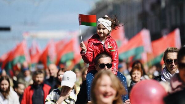 Праздничное шествие 9 Мая в Гомеле - Sputnik Беларусь
