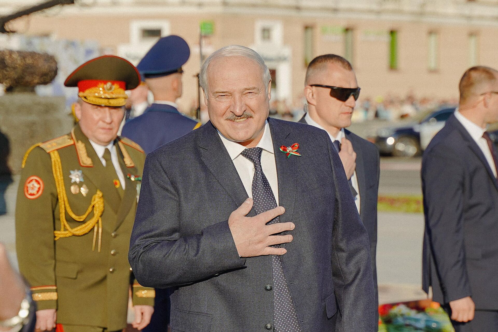 Президент Беларуси Александр Лукашенко 9 мая принял участие в торжественных мероприятиях в честь Дня Победы - Sputnik Беларусь, 1920, 09.05.2023