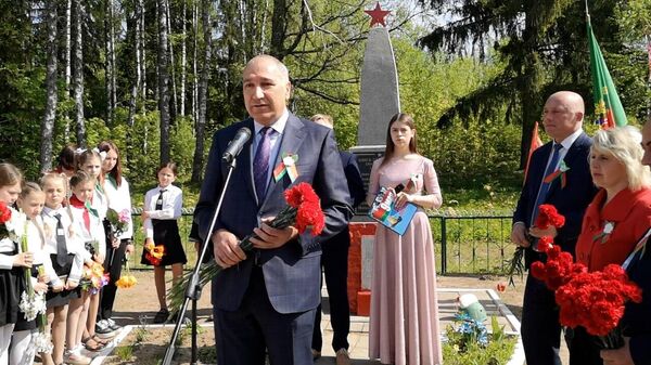 Российский чиновник нашел могилу дяди-фронтовика в Беларуси ― видео - Sputnik Беларусь