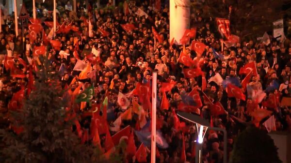 Толпы с флагами на улицах: как прошла ночь в Турции после выборов ― видео - Sputnik Беларусь