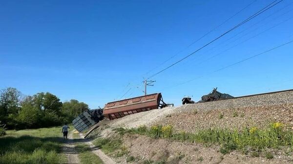 В крымских соцсетях публикуют кадры с места схода с рельсов вагонов с зерном - Sputnik Беларусь