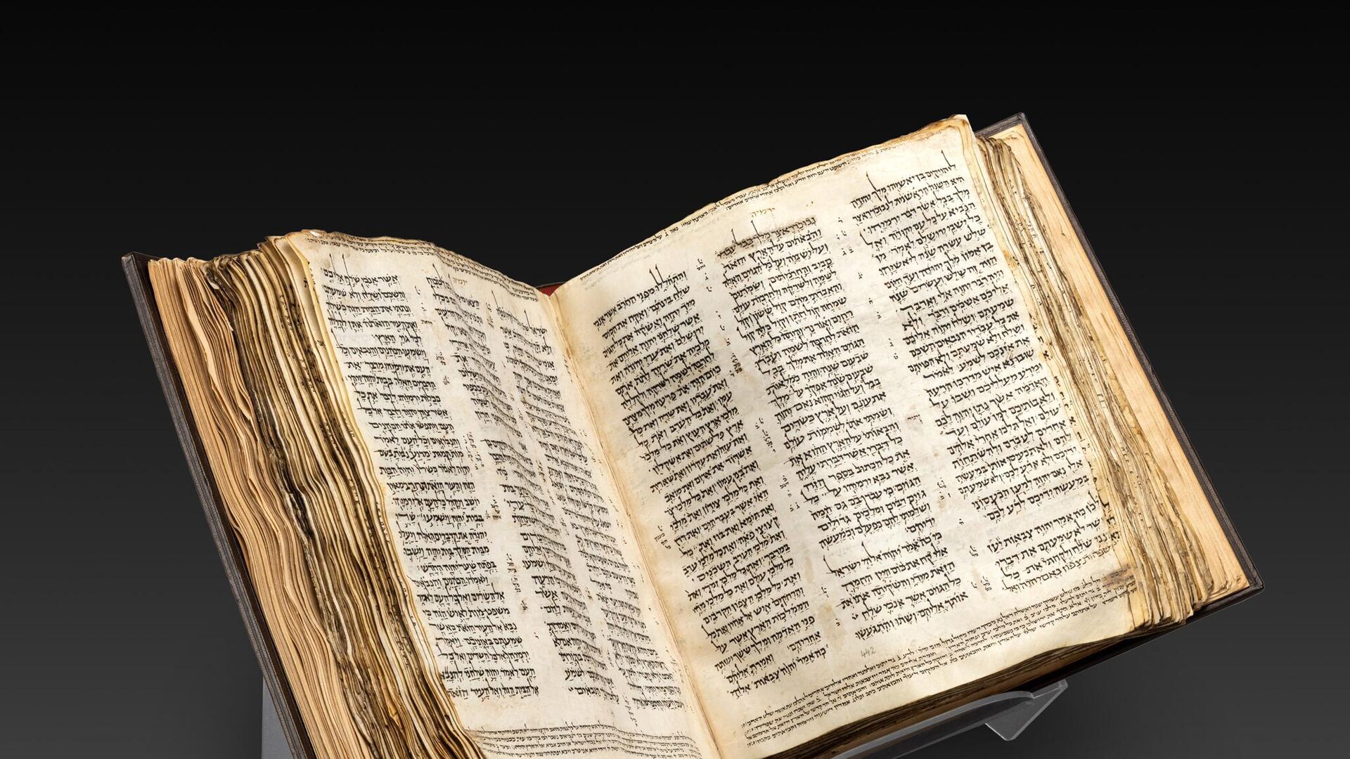 Старейшую Библию на иврите продали на аукционе - Sputnik Беларусь, 1920, 18.05.2023