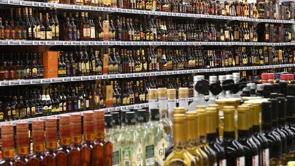 Отдел алкогольной продукции гипермаркета  - Sputnik Беларусь
