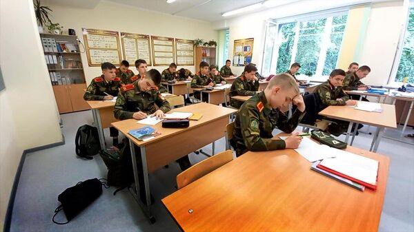Один день в кадетском училище: чему учат будущих офицеров ― видео - Sputnik Беларусь