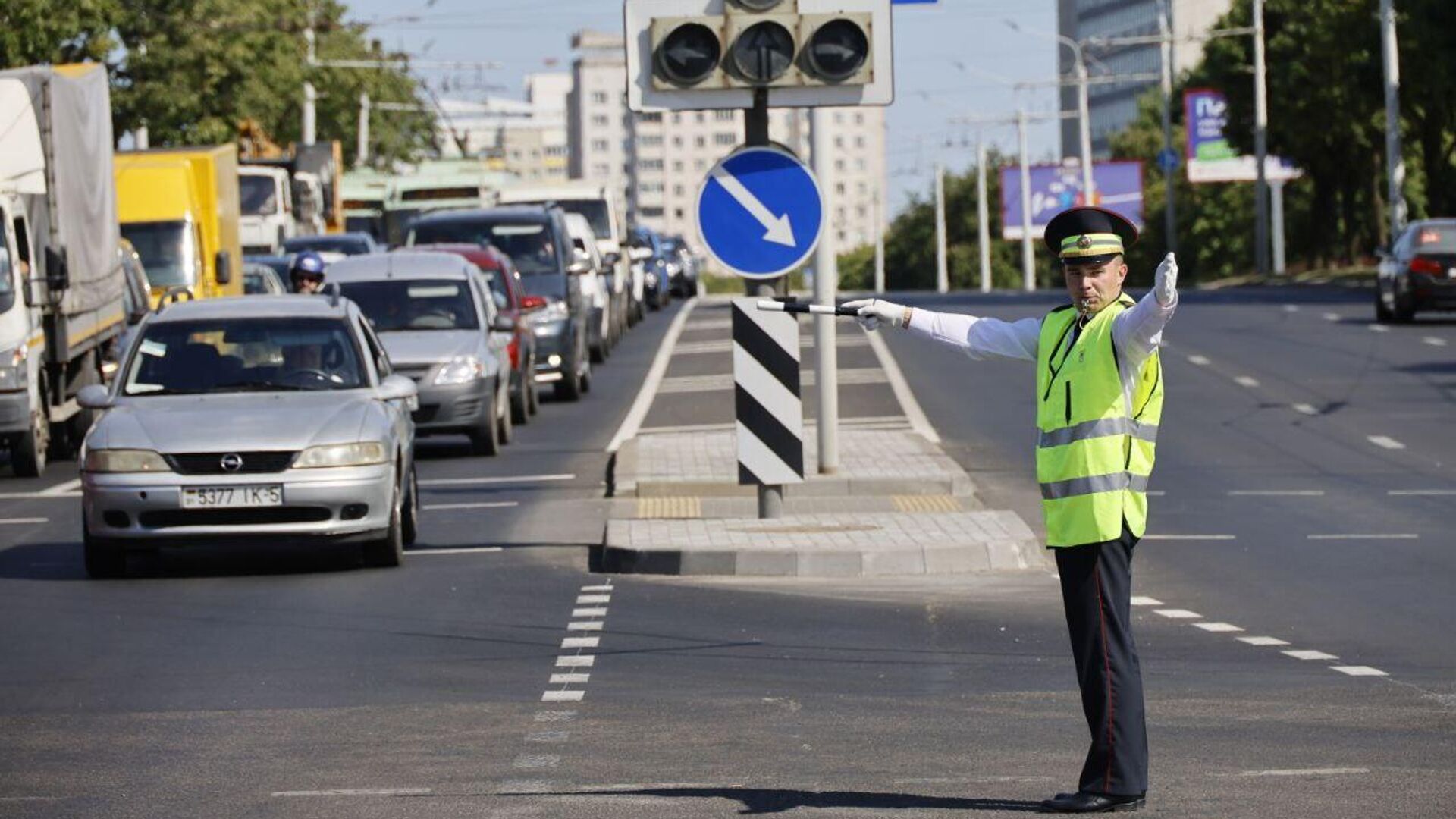 Регулировщик ГАИ в Минске - Sputnik Беларусь, 1920, 08.07.2023