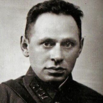 Ефим Моисеевич Фомин являлся заместителем командира по политчасти в стрелковой дивизии. В ходе осады Брестской крепости он оборонял Холмские ворота Цитадели. Во время одного из штурмов немцы захватили группу солдат, среди которых был тяжело раненный комиссар Фомин. 30 июня расстрелян у Холмских ворот. После смерти был удостоен ордена Ленина. - Sputnik Беларусь