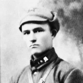 Андрей Митрофанович Кижеватов возглавлял оборону Тереспольского укрепления. Вместе со своими солдатами он героически сражался за свободу Цитадели, но был тяжело ранен. Спустя 7 дней после начала осады он остался у Западных ворот, чтобы прикрыть сослуживцев во время атаки и был убит. В 1943 году всю его семью, в том числе жену и детей, фашисты расстреляли. - Sputnik Беларусь