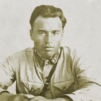 Петр Михайлович Гаврилов командовал сопротивлением Центральных ворот и Восточного укрепления. Он настолько искусно вел линию обороны, что вражеской пехоте никак не удавалось прорвать ее. Майор до последнего стоял вместе с немногочисленными выжившими сослуживцами за свою родину и стал самым последним, кого взяли в плен. Был освобожден в 1945 году. Через десять лет он был удостоен звания Героя Советского Союза. - Sputnik Беларусь