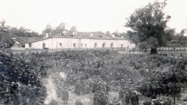 В захваченной крепости были пленены около тысячи польских солдат и офицеров, в основном раненые. Большинство из них попадут в советские лагеря и будут расстреляны. - Sputnik Беларусь