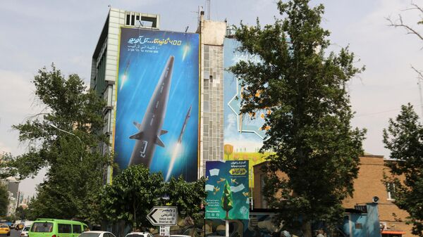 Граффити с ракетой Фаттах в Тегеране - Sputnik Беларусь