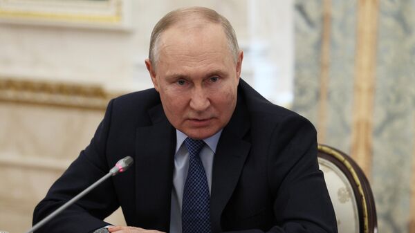 Президент РФ В. Путин провел встречу с военными корреспондентами - Sputnik Беларусь