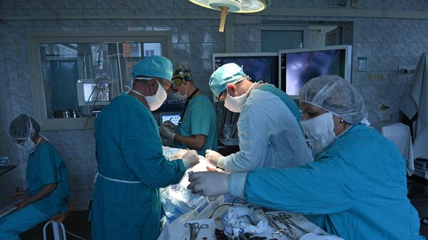 Хирурги 432-го главного военного клинического медицинского центра в Минске  - Sputnik Беларусь