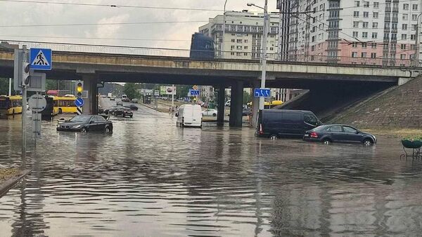 Подтопление улиц в Минске 19 июня 2023 года - Sputnik Беларусь