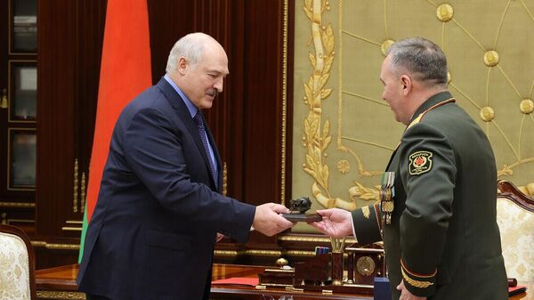 Президент Беларуси Александр Лукашенко и министр обороны Виктор Хренин - Sputnik Беларусь