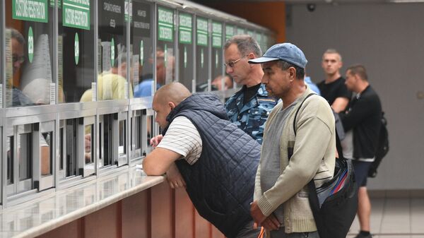 На пункте таможенного оформления Козловичи - Sputnik Беларусь