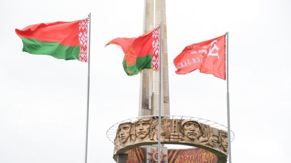 Лукашенко возлагает цветы на Кургане Славы – трансляция - Sputnik Беларусь