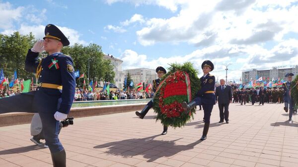 Митинг, цветы и выставка: Витебск празднует День независимости – видео - Sputnik Беларусь