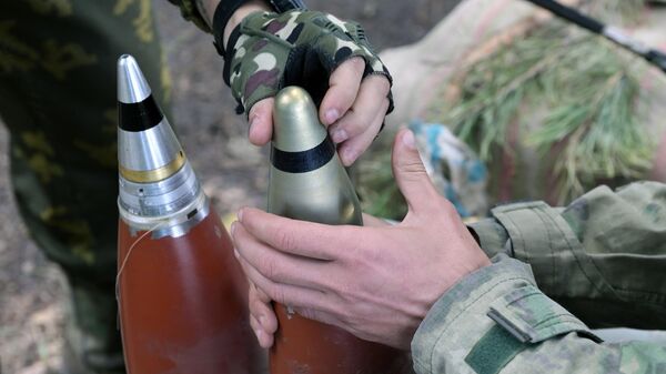 Артиллерия 2-го армейского корпуса Южной группировки войск ведет огонь агитационными снарядами по позициям ВСУ - Sputnik Беларусь