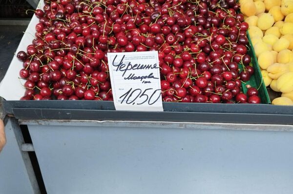 Цены на Комаровском рынке - Sputnik Беларусь