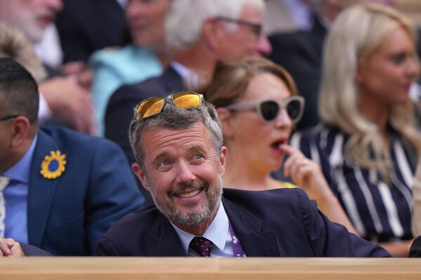 Наследный принц Дании Фредерик в Королевской ложе в восьмой день Уимблдонского чемпионата, 10 июля 2023 года. - Sputnik Беларусь