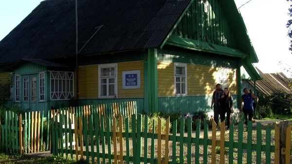 Как выглядит белорусская деревня, в которой родился Шимон Перес ― видео - Sputnik Беларусь
