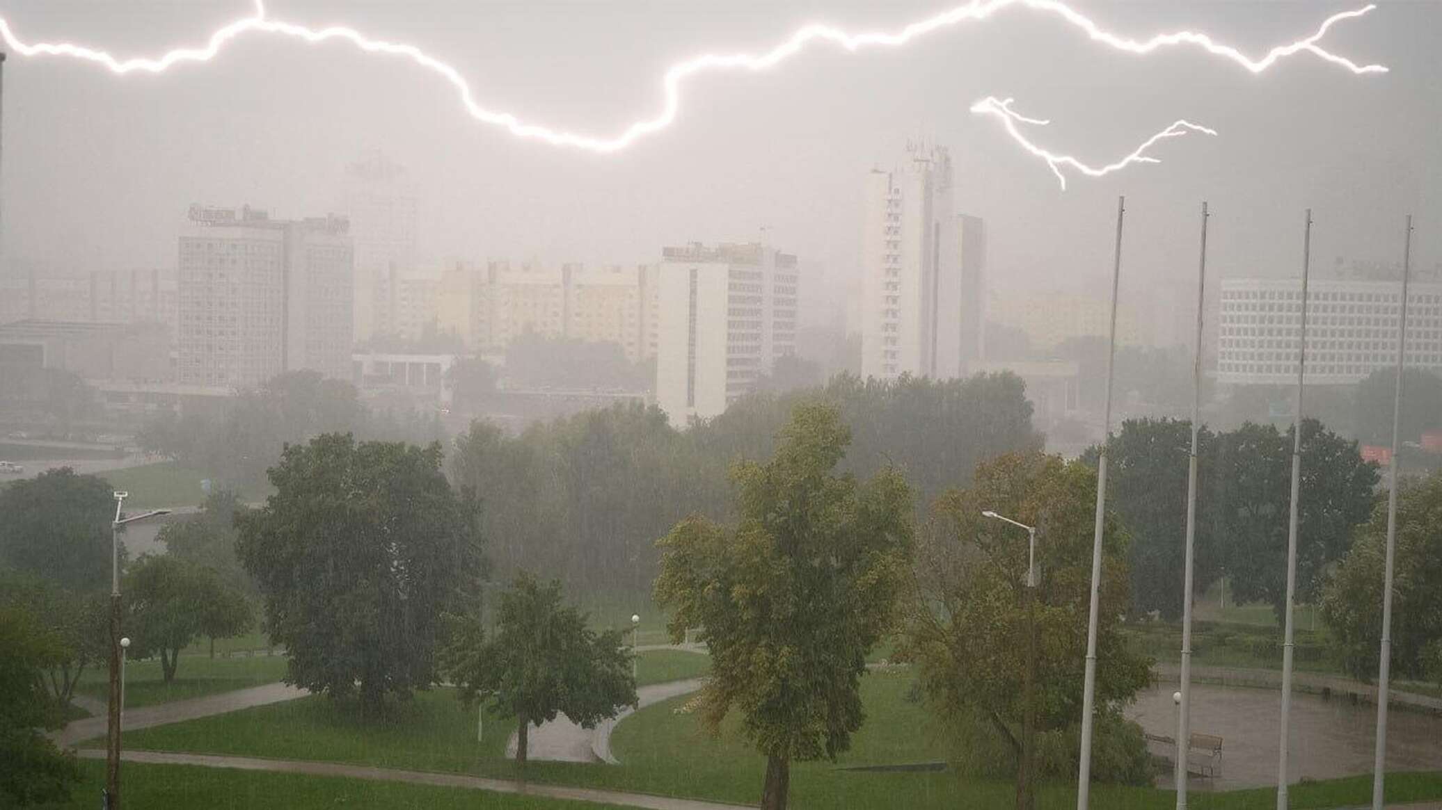 Ливень 7. Штормовое предупреждение. Плохая погода фото. Непогода в Минске. Наводнения в России.