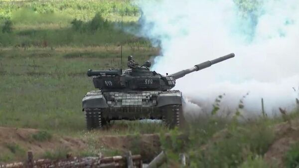 Белорусские военные показали тренировку стрельбы из танков ― видео - Sputnik Беларусь