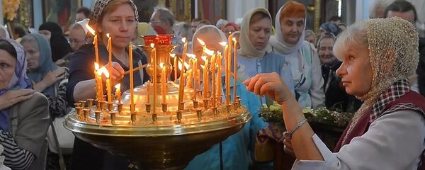 Православные верующие празднуют Медовый спас - Sputnik Беларусь