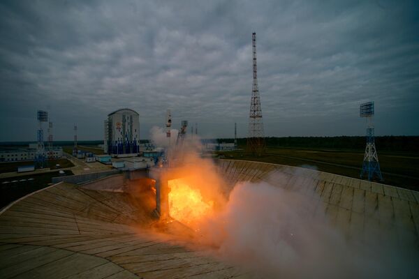  Спустя 9 минут разгонный блок &quot;Фрегат&quot; со станцией &quot;Луна-25&quot; отделился от третьей ступени ракеты и вышел на околоземную орбиту. - Sputnik Беларусь