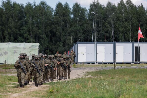  Блащак также рассказал о новой воинской части, которая создается возле границы с Беларусью в Чарна-Белостоцкой. - Sputnik Беларусь