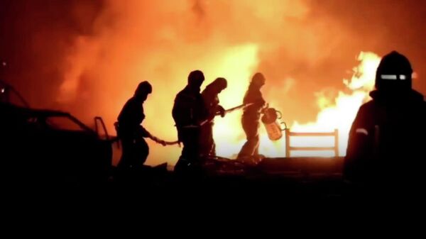 Взрыв, пожар и спасение пострадавших: жуткие кадры на АЗС в Махачкале ― видео - Sputnik Беларусь