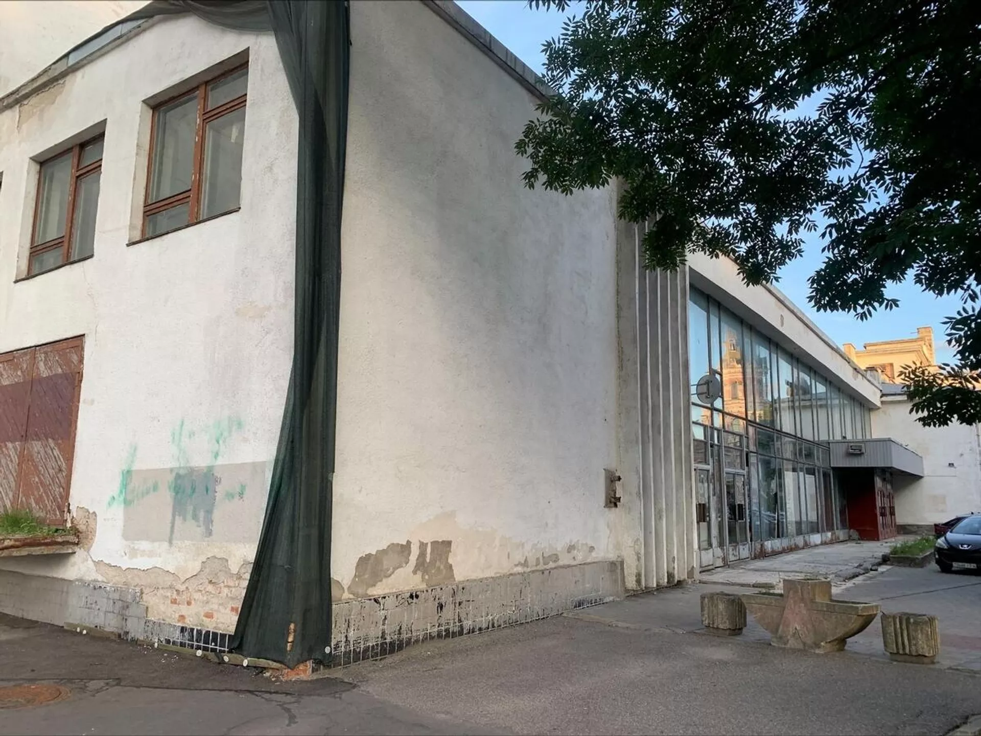 Вид на концертный зал Дома офицеров, который планируют снести - Sputnik Беларусь, 1920, 24.08.2023