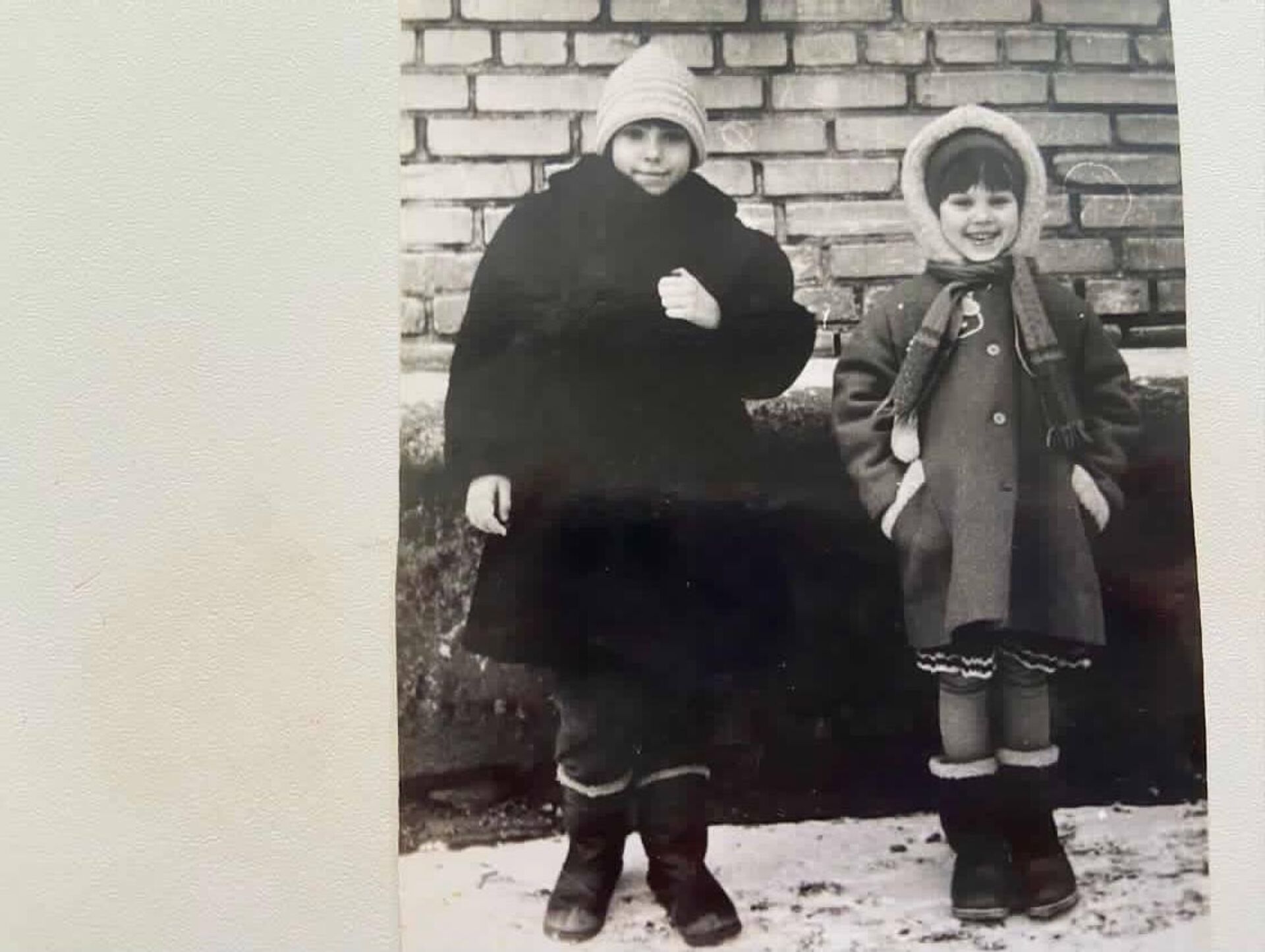 Юля и ее сестра Виктория воспитывались в детском доме вместе - Sputnik Беларусь, 1920, 29.08.2023