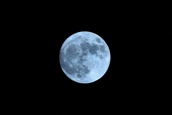Блакітны месяц на небе ў раёне Камруп штата Асам. - Sputnik Беларусь