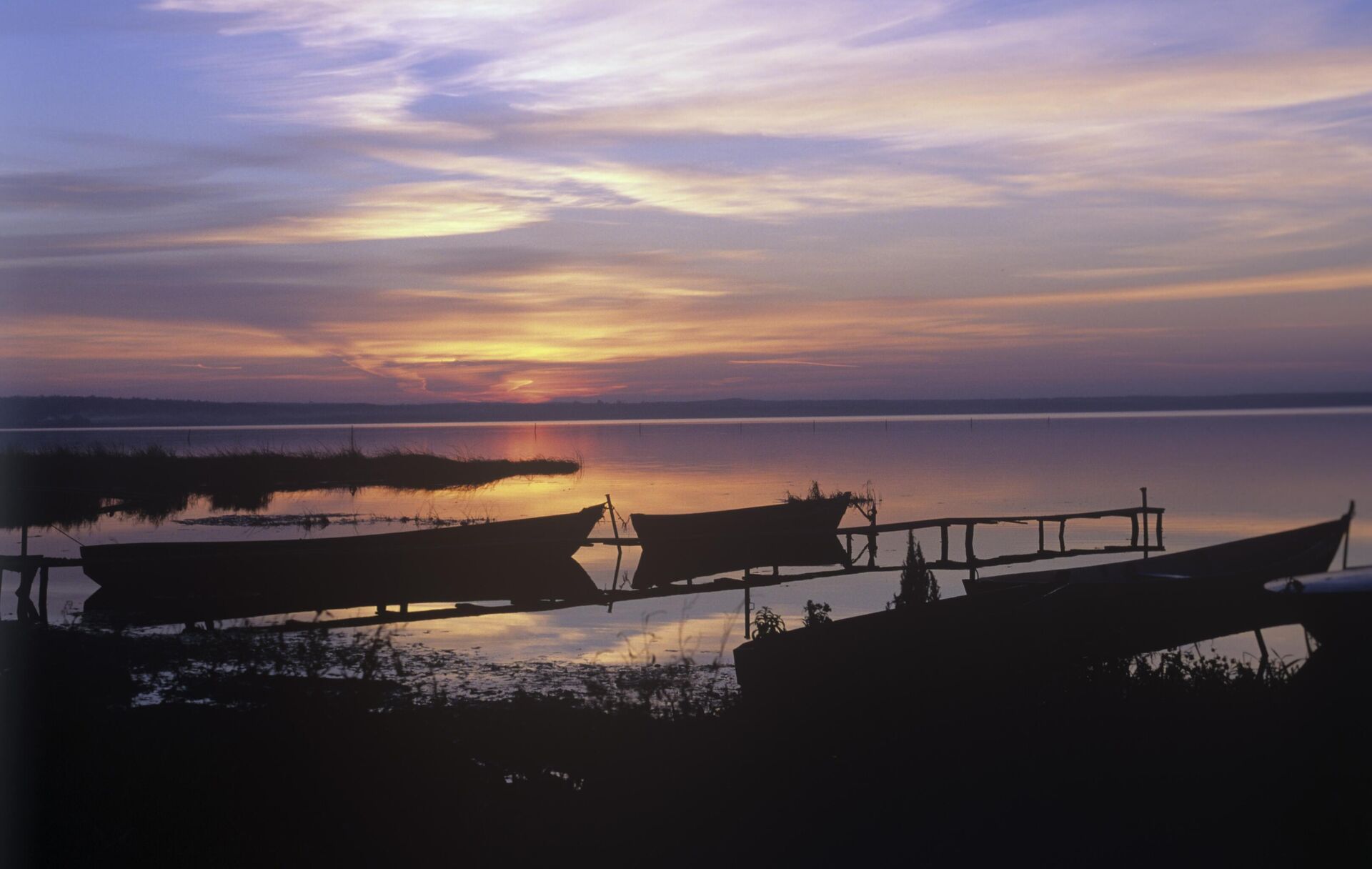 Плещеево (Переславское) озеро на закате. - Sputnik Беларусь, 1920, 31.08.2023