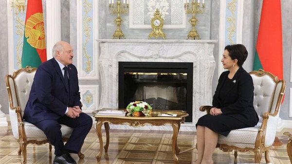 Президент Беларуси Александр Лукашенко и председатель Сената Олий Мажлиса Танзила Нарбаева - Sputnik Беларусь