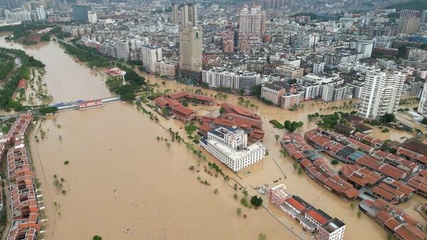 Затопленные небоскребы: тайфун пронесся по Китаю ― видео с дрона - Sputnik Беларусь