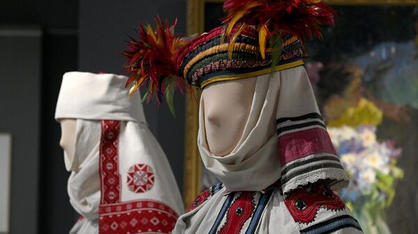 Выставка белорусского народного костюма открывается в Минске ― видео - Sputnik Беларусь