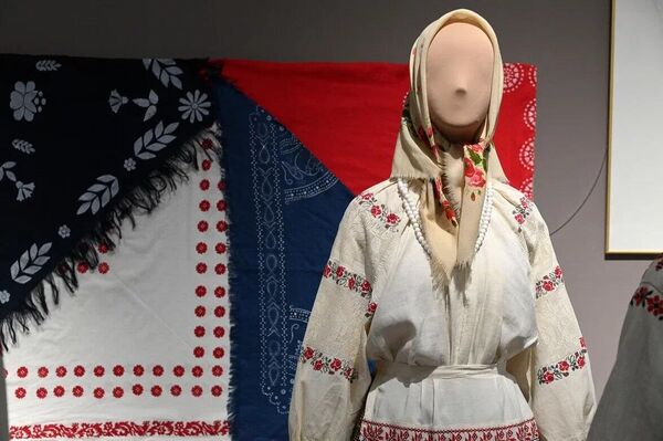 Выставка народного костюма в НХМ - Sputnik Беларусь