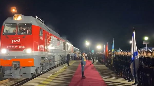 Видеофакт: Ким Чен Ына встретили в России - Sputnik Беларусь