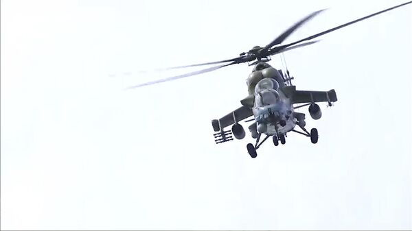 Белорусские летчики показали первое боевое применение новых вертолетов Ми-35М - Sputnik Беларусь